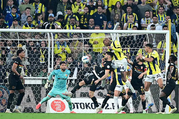 Fenerbahçe’de Diego Carlos’a şok tepki! Oyundan çıkarken yuhalandı...