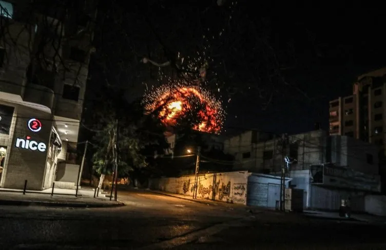 İsrail ordusu Gazze’de AA’nın ofisinin de bulunduğu binayı vurdu