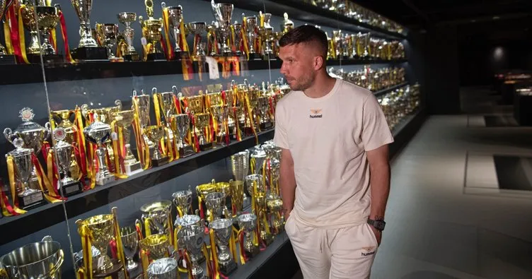 Lukas Podolski, Galatasaray müzesini ziyaret etti