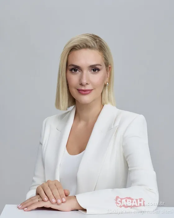 41 yaşındaki Bergüzar Korel yeni imajıyla fark yarattı! ’Uzun saçlı güzelliğin şaka mı?’