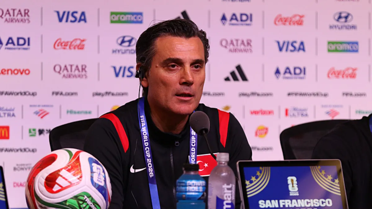 A Milli Futbol Takımı Teknik Direktörü Vincenzo Montella basın toplantısında konuşuyor.