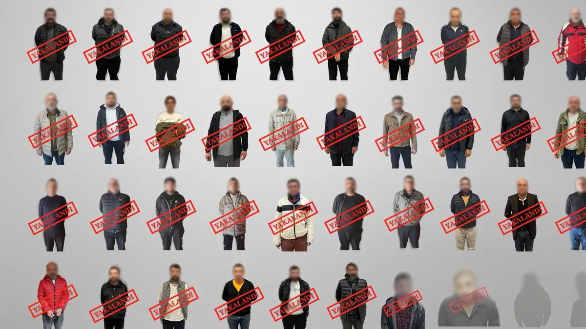 Son dakika! Bakan Yerlikaya duyurdu: Kırmızı bülten ve ulusal seviyede aranan 40 suçlu Türkiye'ye getirildi!