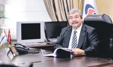 Bisiklete binen pedalları çevirmeli