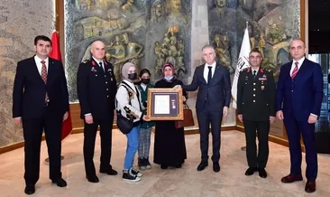 Şehit aileleri ve gazilere madalya