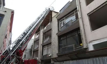 Kadıköy’de kentsel dönüşüm için boşaltılan binanın çatısında yangın!