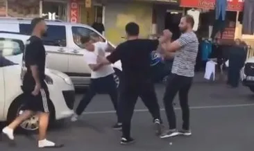 Pendik'te yol verme kavgası: Tekmeler yumruklar havada uçuştu #istanbul