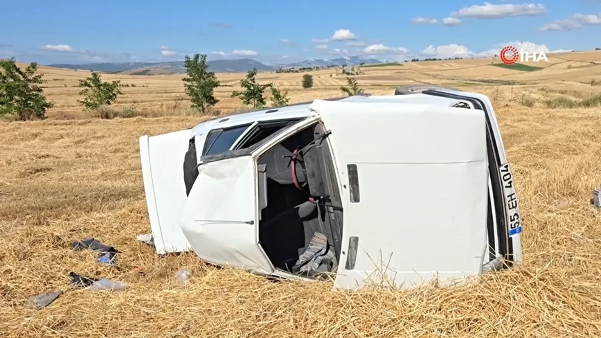 Vezirköprü’de otomobil tarlaya uçtu: 2 yaralı Vezirköprü’de otomobil tarlaya uçtu: 2 yaralı