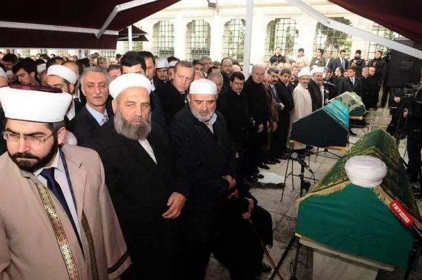 Erdoğan cenazede gördü eline sarıldı