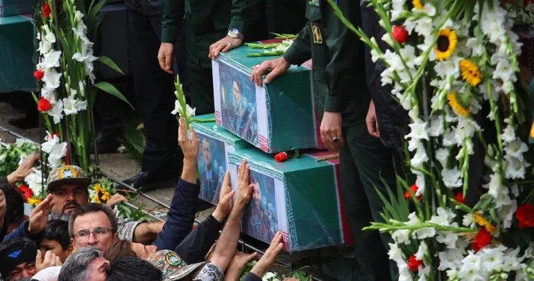 İran İbrahim Reisi'yi uğurluyor: Milyonlar cenaze töreni için Meşhed'e akın etti!
