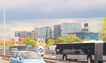 İBB'den geç gelen önlem kaza oldu, metrobüs yoluna tabela kondu! İstanbul'da toplu taşıma skandalları bitmiyor #istanbul