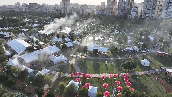 adana-lezzet-festivaline-buyuk-ilgi-acisiyla-tatlisiyla-10-yil-onca-lezzet-1791620532610.jpg