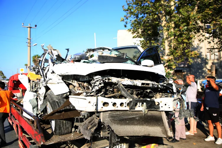 SON DAKİKA: Mersin’de katliam gibi kaza: 4 ölü! Kimlikleri belli oldu..