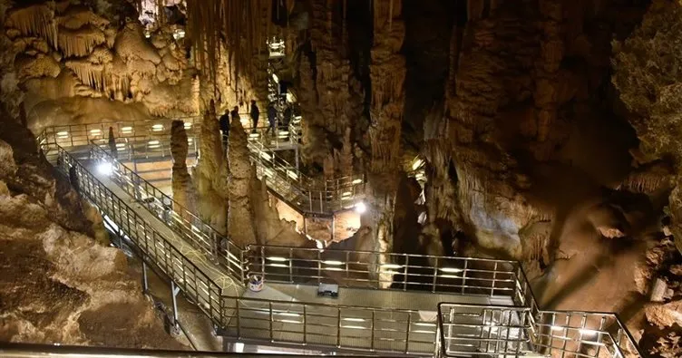 Gümüşhane’nin yeraltı sarayını binlerce kişi ziyaret etti