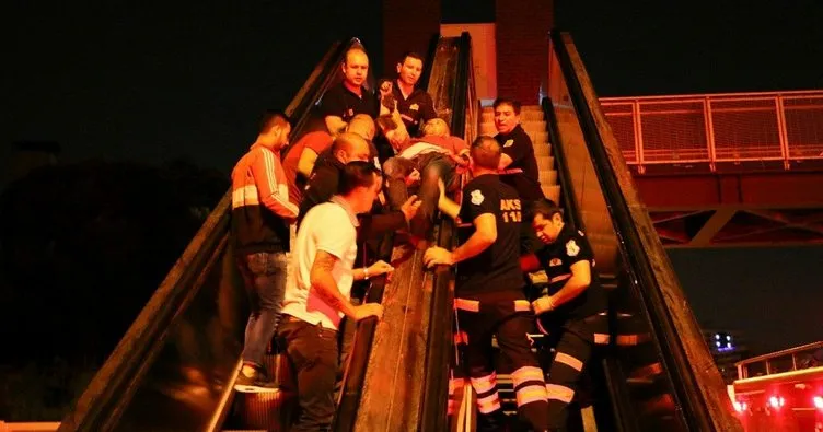 İzmir’de yürüyen merdivene ayağını sıkıştıran kişi kurtarıldı