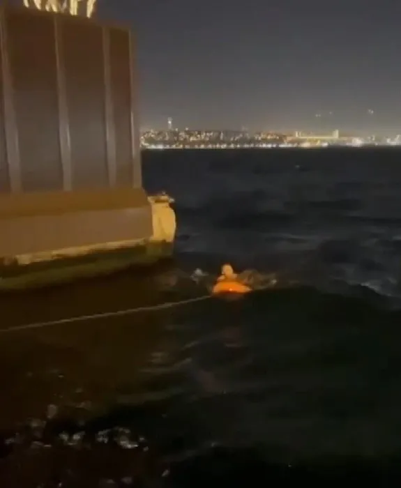 İstanbul’da yolcu vapurdan denize düştü! İşte o anlar