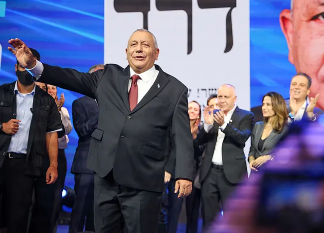 israilde-kritik-secimlerde-oy-sayimi-tamamlandi-sandiktan-koalisyon-belirsizligi-cikti-1793299714808.jpg (800×577)
