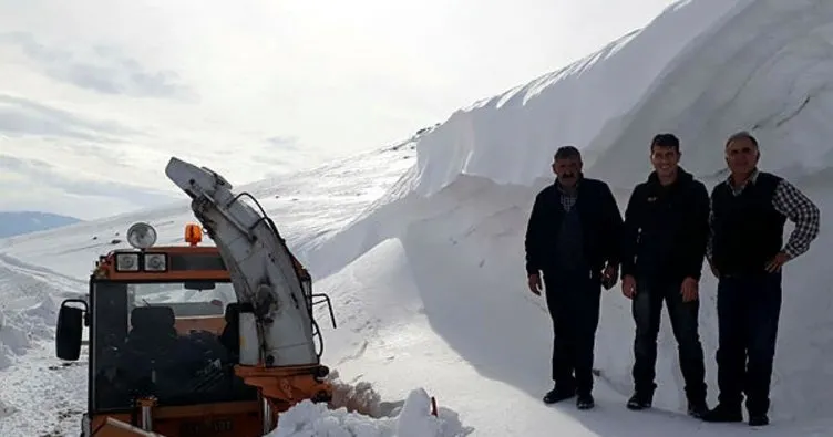 Ardahan’da kar ve tipi nedeniyle kapanan yollar ulaşıma açıldı
