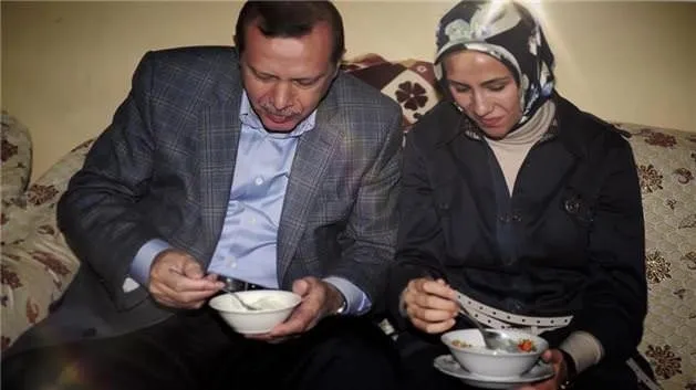 Sümeyye Erdoğan ve Selçuk Bayraktar’ın bilinmeyen fotoğfrafları