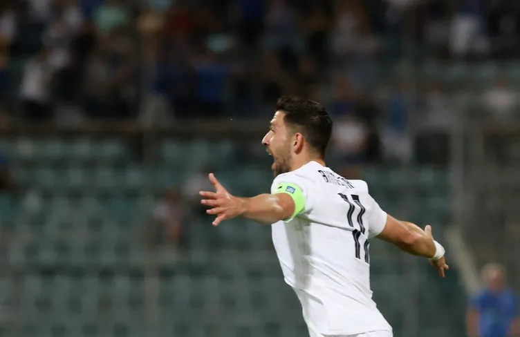 Anastasios Bakasetas fırtınası Yunanistan’da esmeye devam ediyor! Trabzonspor’un yıldızı Uluslar Ligi’ne damga vurdu…