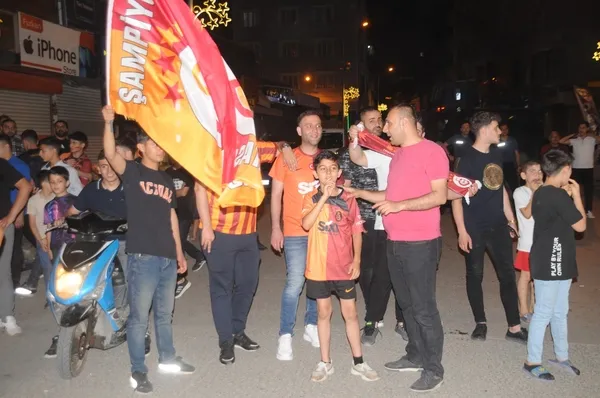 cizre-sokaklari-galatasarayin-sampiyonluguyla-panayir-alanina-dondu-1716755002428.jpg