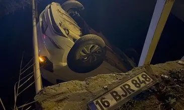 Bursa’da hakimiyeti kaybedilen otomobil dereye uçtu! Ekipler seferber oldu #bursa