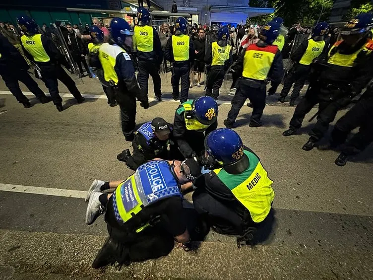 İslam düşmanlığını böyle organize ettiler: İngiltere’de kaosun arkasından Siyonist lobi çıktı!