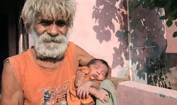 Dünyanın en yaşlı babası! 94 yaşında ilk çocuğunu 96 yaşında ikinci çocuğun kucağına aldı