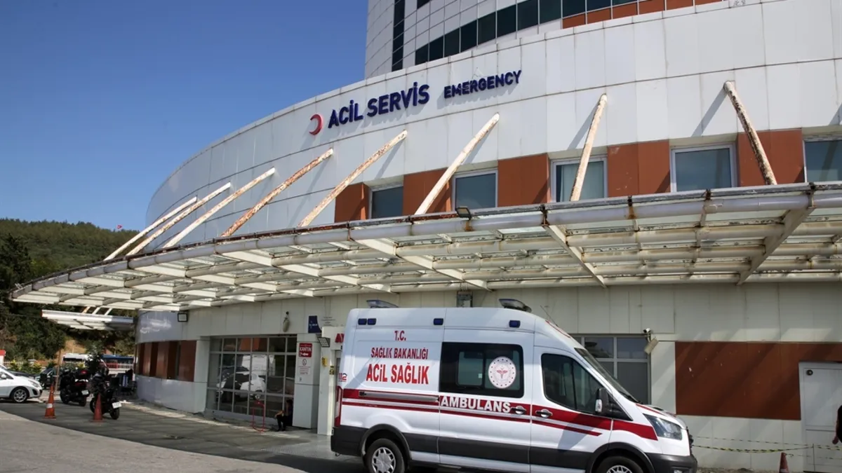 Edirne'de feci olay: Bahçede yakılan otların üzerine düşen anne ile oğlu yaralandı