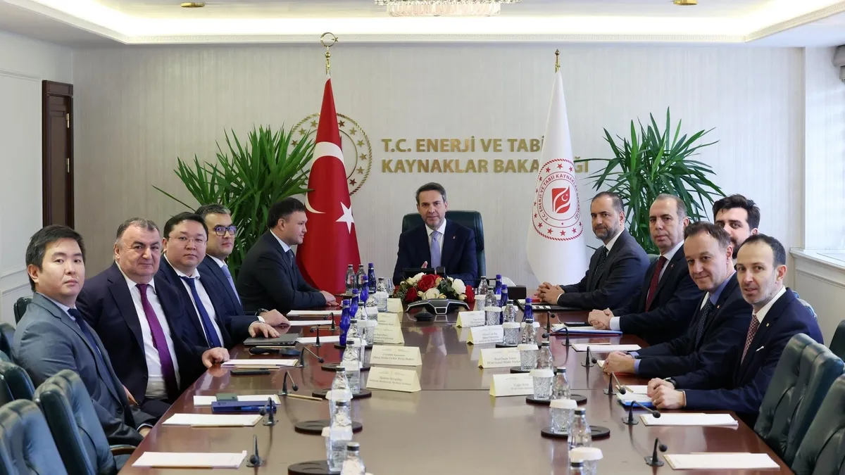 Bakan Bayraktar, Kazakistan ile enerjide işbirliği imkanlarını görüştü Bakan Bayraktar, Kazakistan ile enerjide işbirliği imkanlarını görüştü