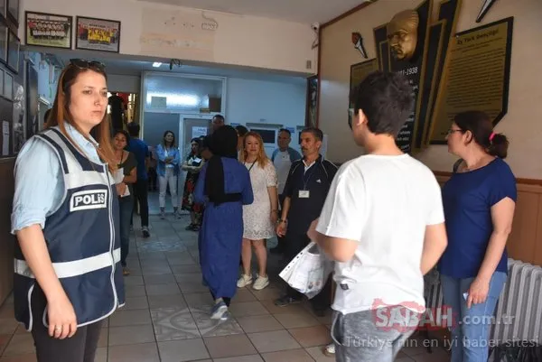 Öğrencilerin LGS heyecanı Çocuklar sıralarda, veliler bahçede ter döktü