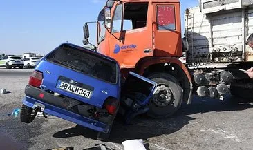 TIR ile otomobil çarpıştı: 1 ölü #adana