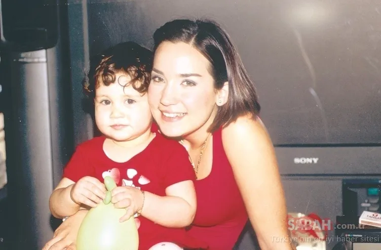 Ünlü şarkıcı İpek Açar oğlu Ömer’in eğlenceli hallerini paylaştı! Oğlum babasına yardım ediyor