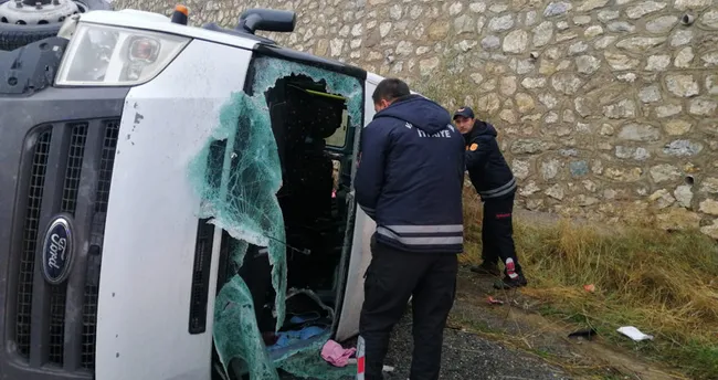 Van'da yolcu minibüsü devrildi: Çok sayıda yaralı var! Van'da yolcu minibüsü devrildi: Çok sayıda yaralı var!