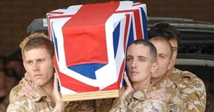 İngiltere’de azınlıklar, orduya katılmaları için teşvik ediyor