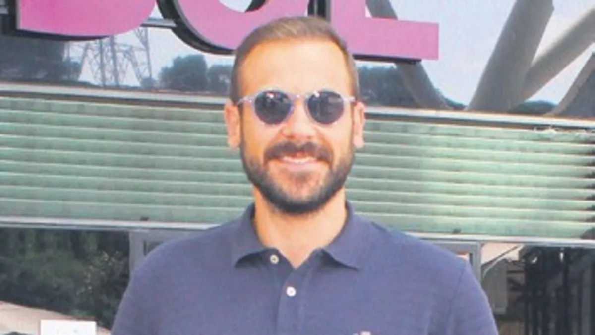 Oyunculuğa geri dönüyor
