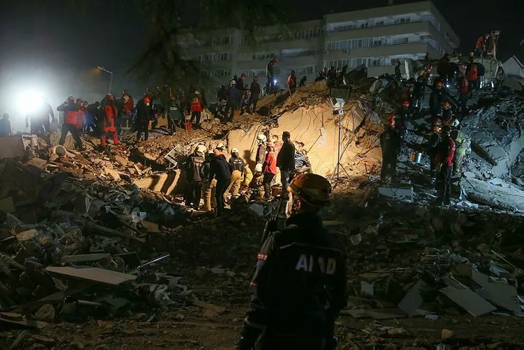 İzmir'den son dakika: Türkiye İzmir'e ağlıyor! AFAD afet bölgesindeki son durumu bildirdi! 39 ölü 896 yaralı