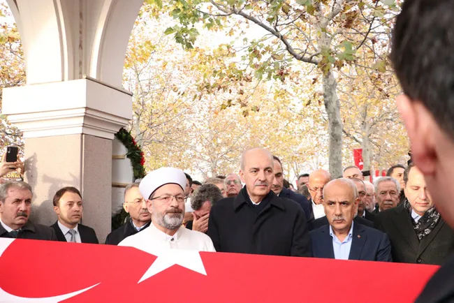eski-diyanet-isleri-baskani-lutfi-dogan-icin-ankarada-cenaze-toreni-yapildi-1701698398438.jpg
