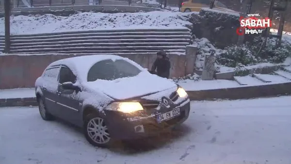 İstanbul'da karla kaplı yollarda ilerlemekte güçlük çeken ve kayan araçlar kamerada | Video