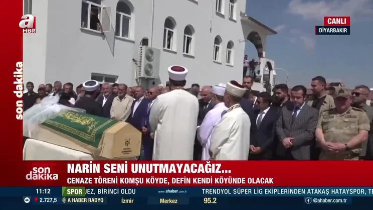 Türkiye'yi ağlatan Narin'e veda! Cenaze namazı kılınan küçük kız son yolculuğuna uğurlanıyor | Video