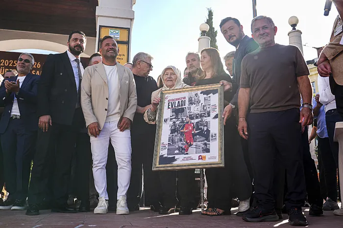 dursun-ozbek-anamizin-ak-sutu-gibi-helal-bir-sampiyonluk-1783615625914.jpeg