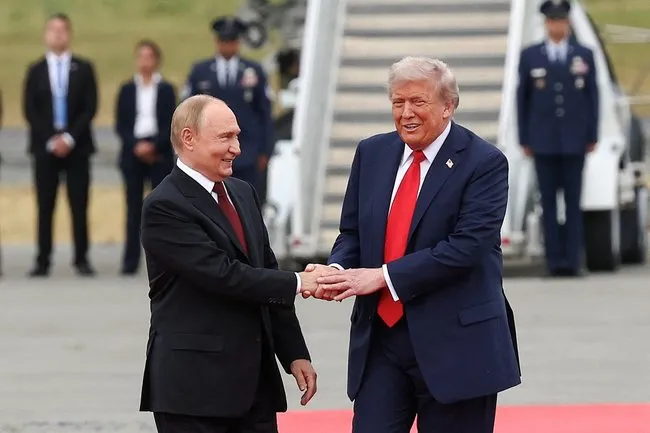 Beyaz Saray’dan Trump-Putin zirvesi açıklaması!