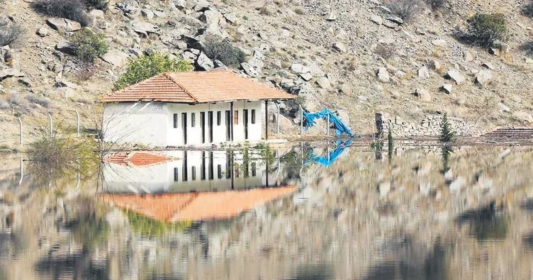 Tarihi hamam, baraj sularına gömüldü