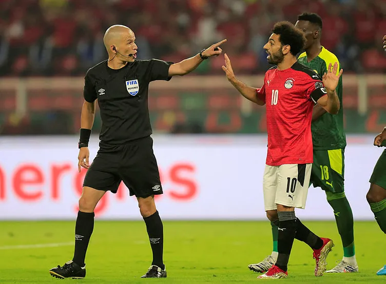 Son dakika: Afrika Uluslar Kupası’nda futbol tarihine geçecek anlar! Maçın hakeminden Mohamed Salah’a ilginç tepki…