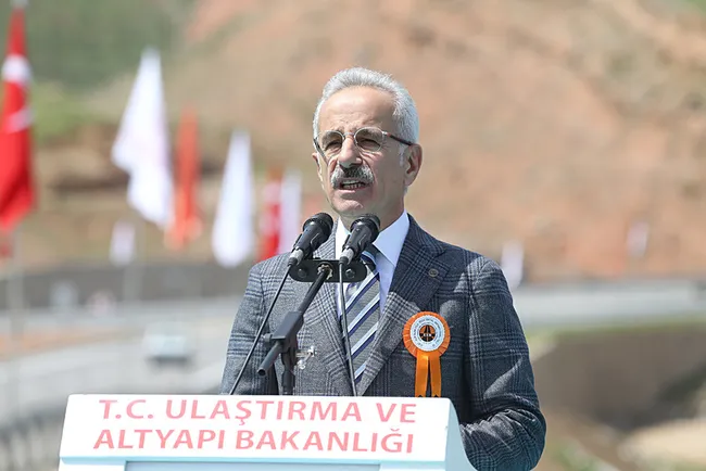bakan-uraloglu-gsm-operatorlerinin-teknik-birimleriyle-toplanti-yapacak-1745486118637.jpeg Bakan Uraloğlu, GSM operatörlerinin teknik birimleriyle toplantı yapacak