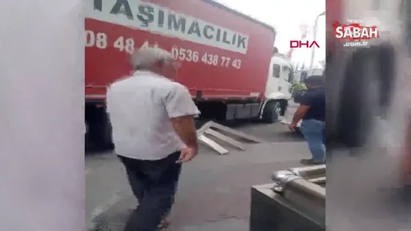 Esenyurt'ta kaza sonrası tekme yumruklu kavga kamerada | Video