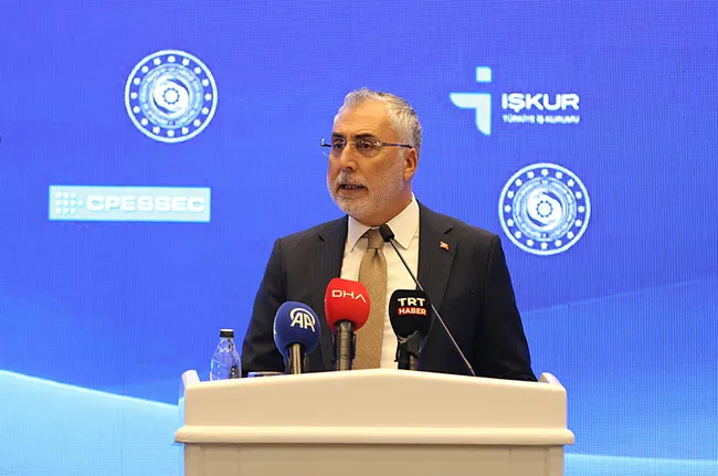 bakan-isikhan-is-arayanlarin-istihdam-firsatlarina-erisimini-kolaylastiriyoruz-1792593648178.jpeg Bakan Işıkhan: “İş arayanların istihdam fırsatlarına erişimini kolaylaştırıyoruz”