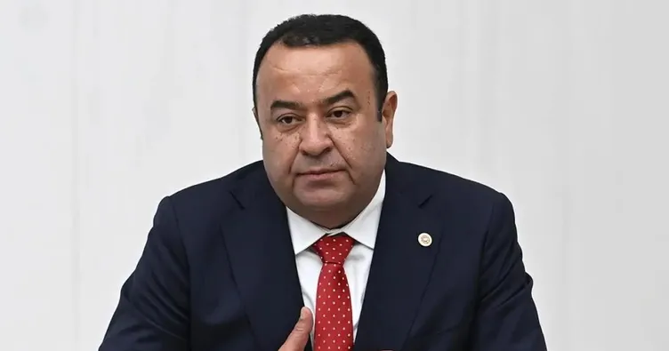 Adnan Beker, CHP’den istifa etti