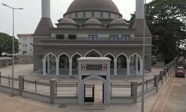 son-dakika-ginede-recep-tayyip-erdogan-camii-acilisi-1743166658827.jpg