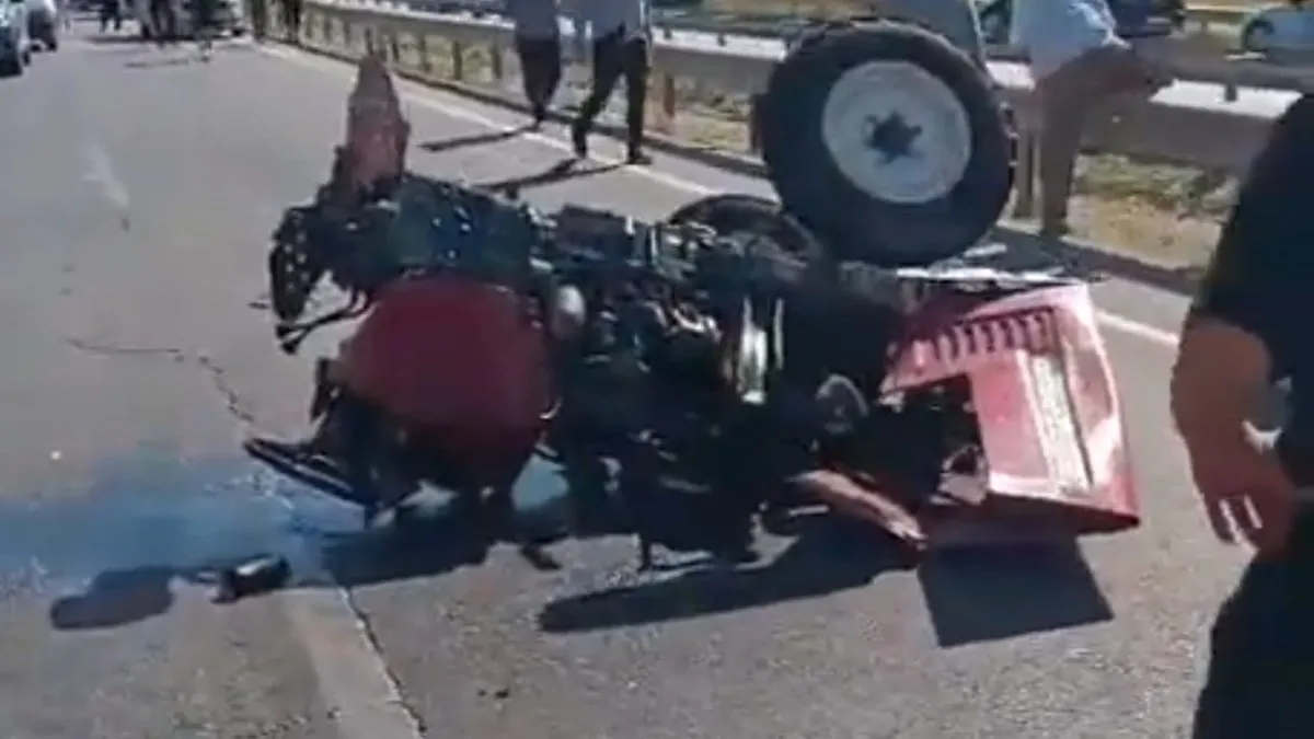 Traktör TIR'la kafa kafaya çarpıştı! Biri ağır 3 yaralı