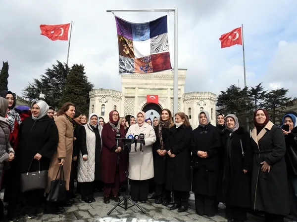 tugba-isik-ercan-28-subat-basortusune-vurulan-darbedir-1772287697641.jpg